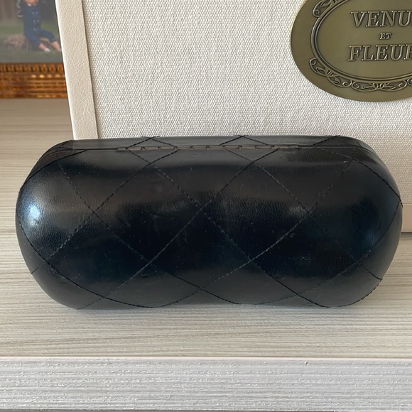 Chanel sunglasses case - Picture 2 of 3